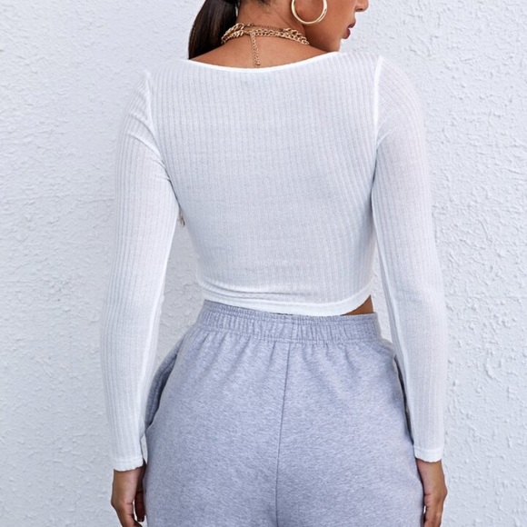 🦋4/$20 SALE - V Neck Solid Fitted Crop Tee - Picture 2 of 4